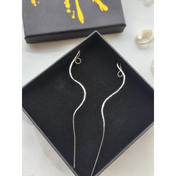 Boucles d’oreilles grimpantes elfiques en acier – paire – ear climbers martelées – bijoux fantasy oreilles percées