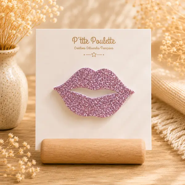 Broche lèvres pailletées – bijou fantaisie chic fait main – accessoire mode femme – création artisanale française