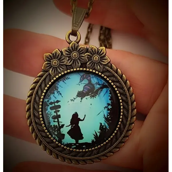 Pendentif rond " we are all mad" - cabochon illustré pays des merveilles - hommage lexis carroll