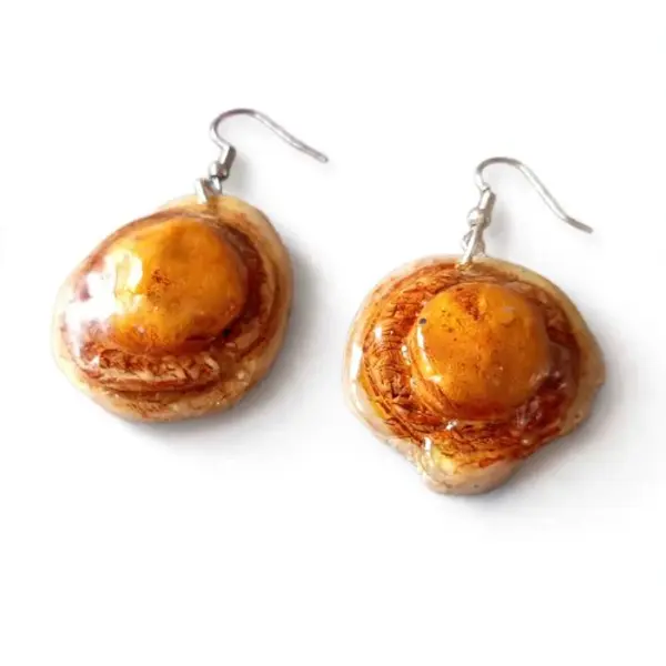 Boucles d'oreilles œufs au plat - œufs brouillés - bijou gourmand résiné
