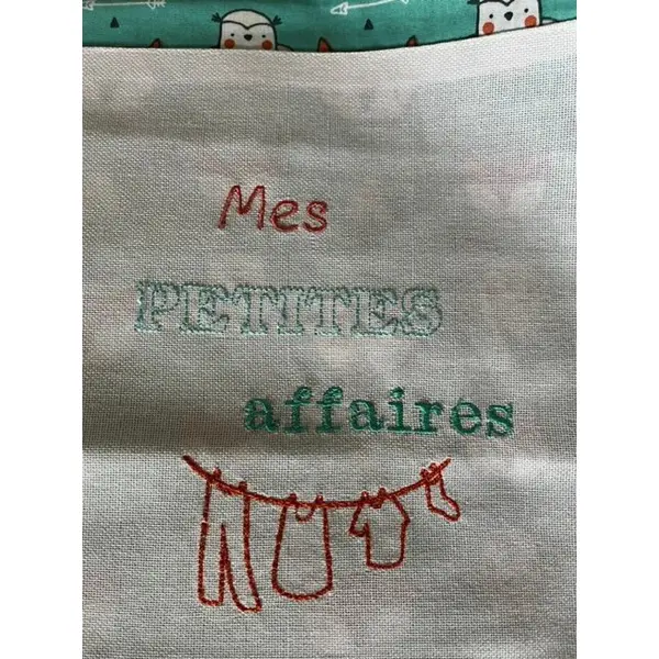 Pochon en coton brodé "mes petites affaires"