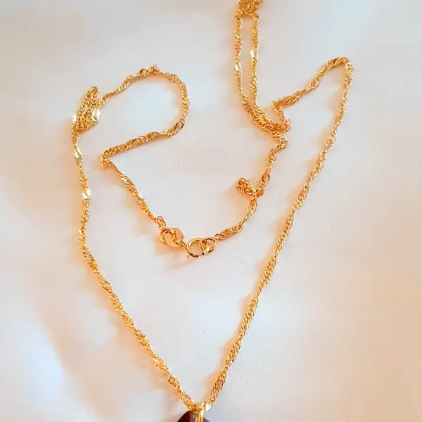 Pendentif composé d'une perle goutte en verre de murano authentique