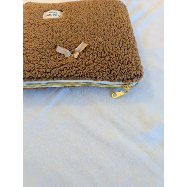 Pochette maquillage en sherpa marron doublée coton à motif coeurs - cadeau femme