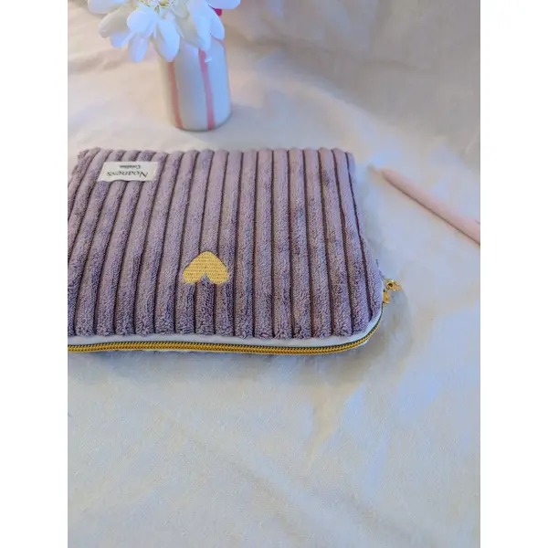 Pochette liseuse 6,8 pouces en velours côtelé lilas- housse matelassée avec coeur brodé- fabrication artisanale
