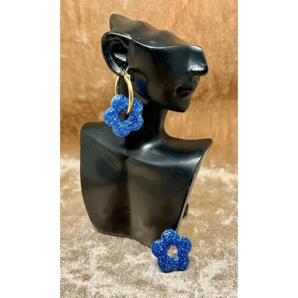 Boucles d’oreilles créoles avec leur paires de charms en résine interchangeables