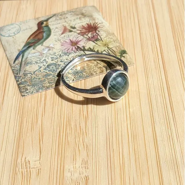 Vert velours - bague ajustable monture argent pierre naturelle séraphinite verte