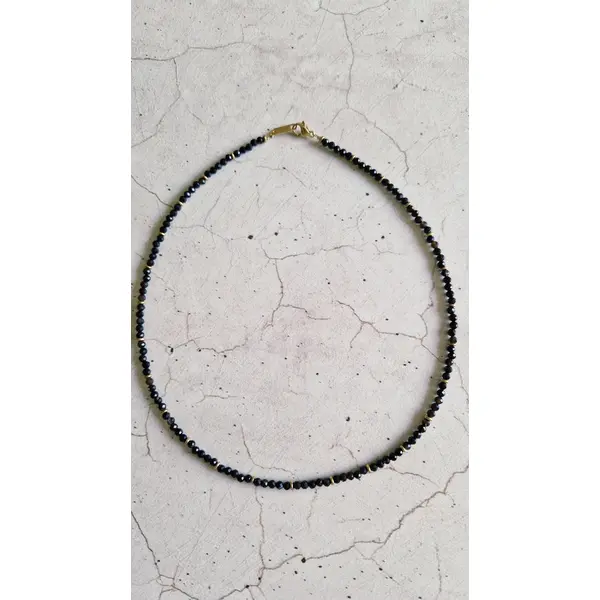 Collier en perles agates noires