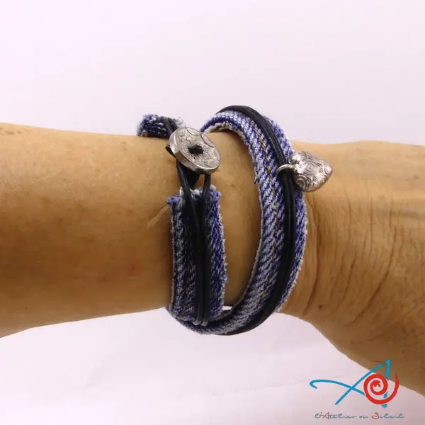 Bracelet en jean et lacet cuir avec pendentif coeur