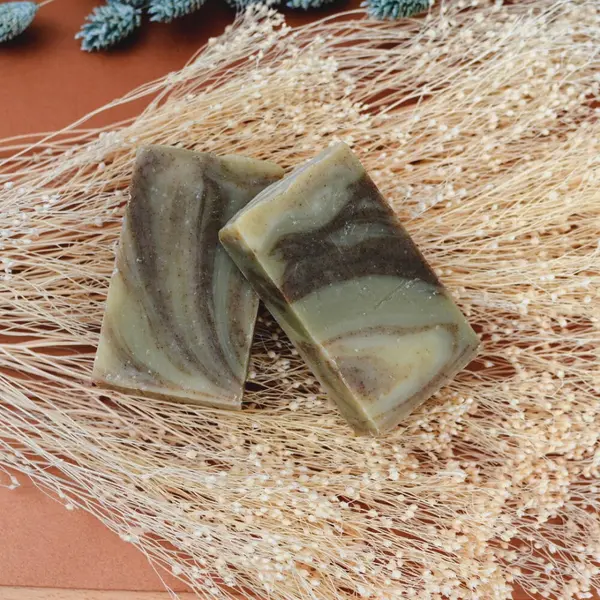 Savon emeraude - argile verte & poudre d'ortie - détoxifiant, imperfections