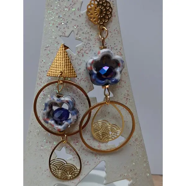 Boucles acier inoxydable dépareillées "fleur bleue"