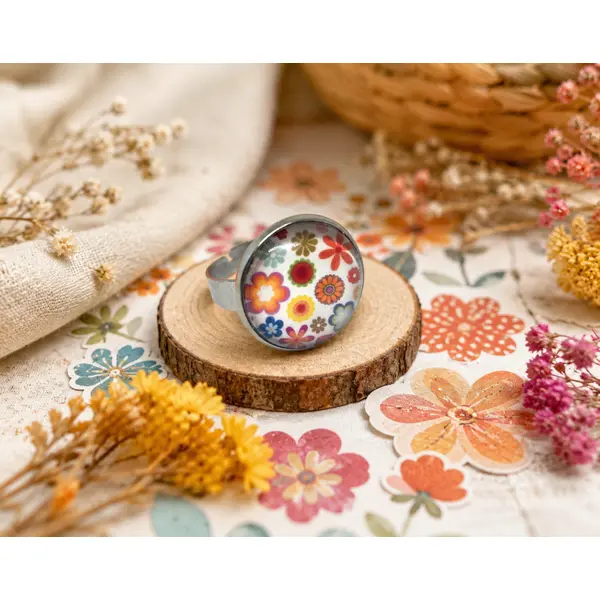 Bague ajustable cabochon en verre motif dessins de fleurs colorées