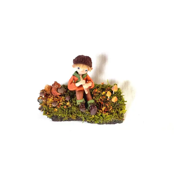 Lutin en pâte polymère, lutin et écureuil, scène féérique, figurine collection, univers forêt enchantée