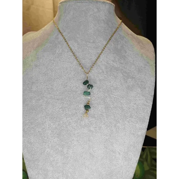 Collier mi-long et pierres séraphinite , et en malachite