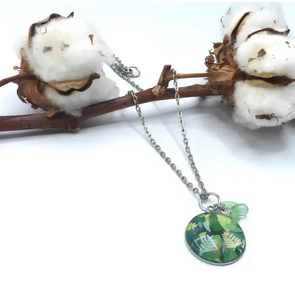 Pendentif rond feuilles feuillages vert en cabochon en verre et acier inoxydable