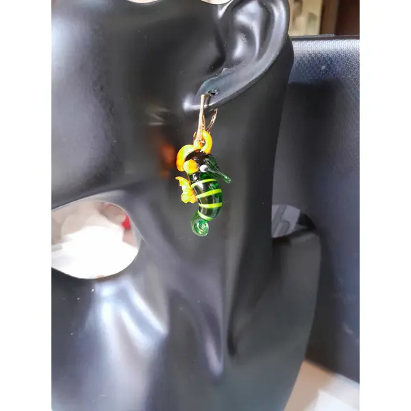 Boucles d'oreille dormeuses hippocampes en verre de murano et argent plaquées or