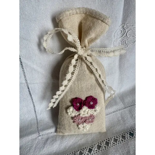 ** sachet de lavande fleuri chic ** dentelle, fleurs, perles