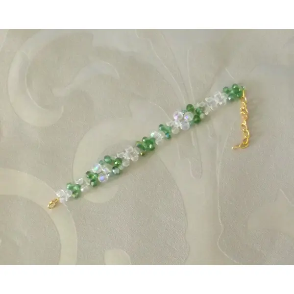 Bracelet avec de magnifique perles à facettes en verre