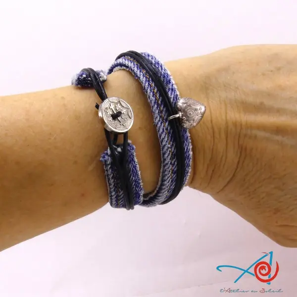 Bracelet en jean et lacet cuir avec pendentif coeur