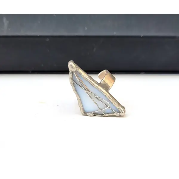 Un prix sympathique pour cette bague ajustable vitrail verre et étain ( 56 à 59) ... !!!!