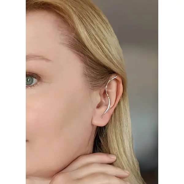 Boucles d’oreilles grimpantes elfiques en acier – paire – ear climbers martelées – bijoux fantasy oreilles percées