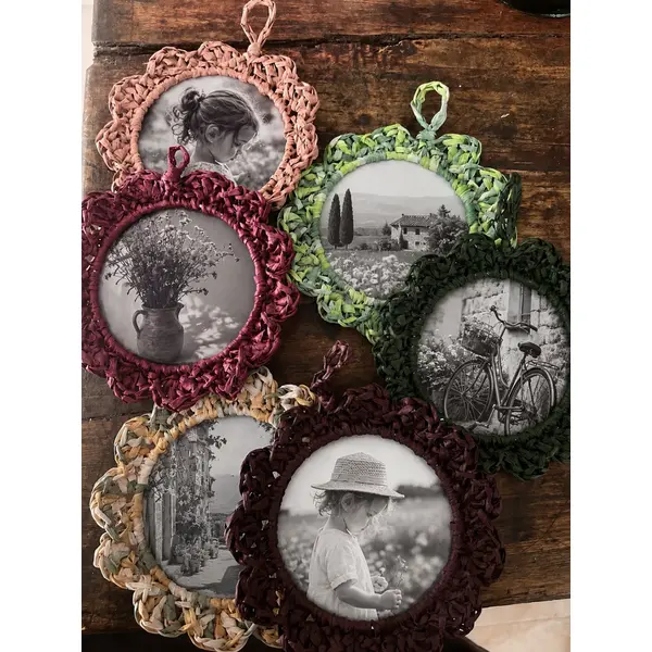 Cadre photo en raphia crocheté — décoration murale vintage et fait main