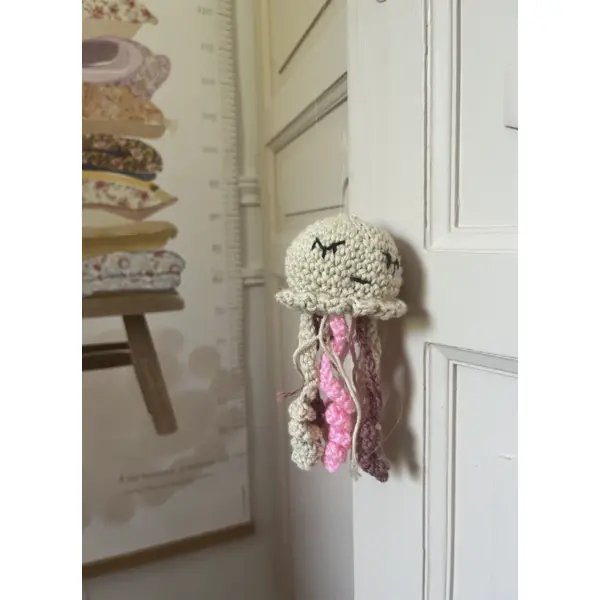 Méduse doudou au crochet — petit doudou, jolie déco
