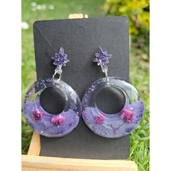 Nuit florale – boucles d’oreilles violettes aux fleurs séchées