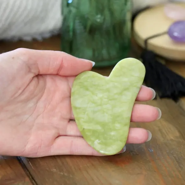 Gua sha massage du visage - jade et quartz rose