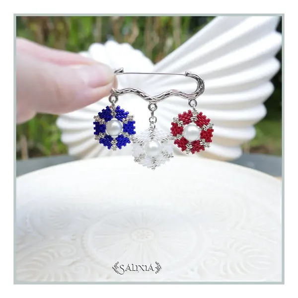 Broche tissée perles japonaises bleu blanc rouge perles nacrées blanches (#br21)