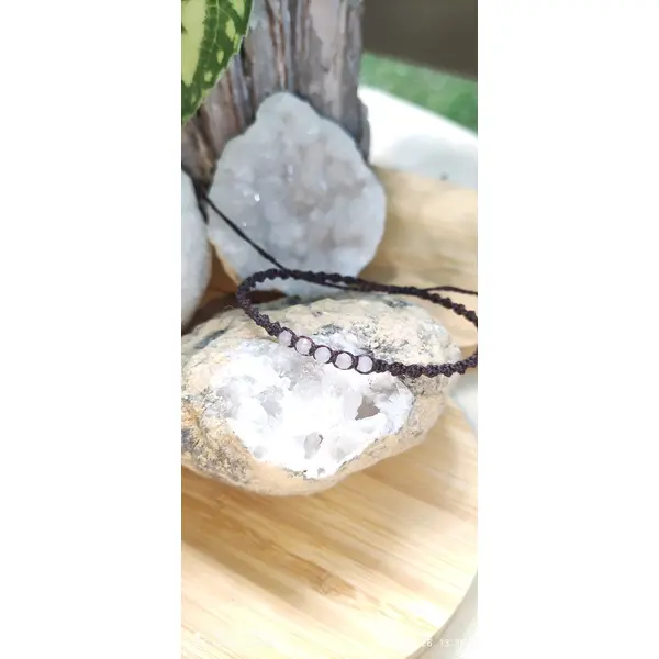 Bracelets ajustables en micro-macramé et pierres naturelles