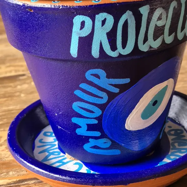 Cache-pot peint à la main - l'oeil bleu