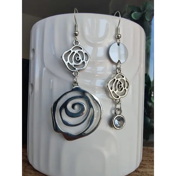 Boucles d'oreilles dépareillées, boucles asymétriques, bijoux argentés
