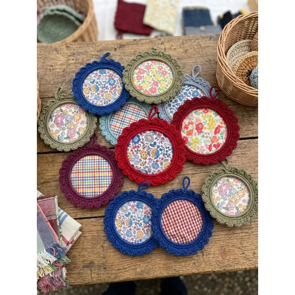Cadre photo au crochet personnalisé — décoration murale vintage en coton et tissu