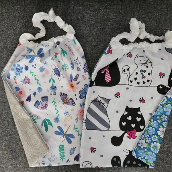 2 serviettes de table - grands bavoirs, serviettes cantine, maternelle, école, loisirs (thème : papillons et chats)