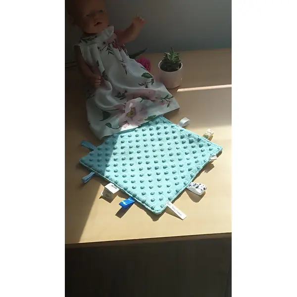 Doudou plat à étiquettes , ruban doudou carré pour bébé