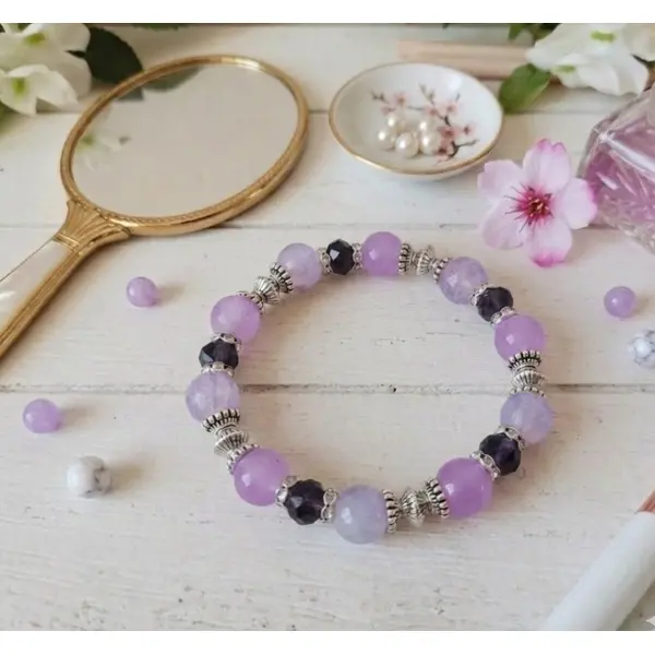 Bracelet fil élastique perles imitation jade et craquelé lilas
