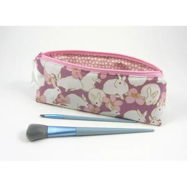 Trousse triangle à fermeture éclair lapins blancs