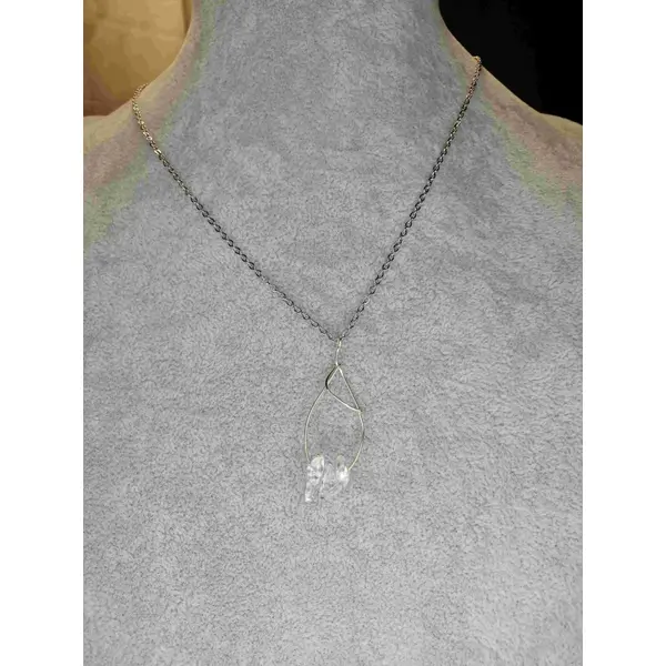 Collier mi-long et pierres de quartz ou oeil de taureau