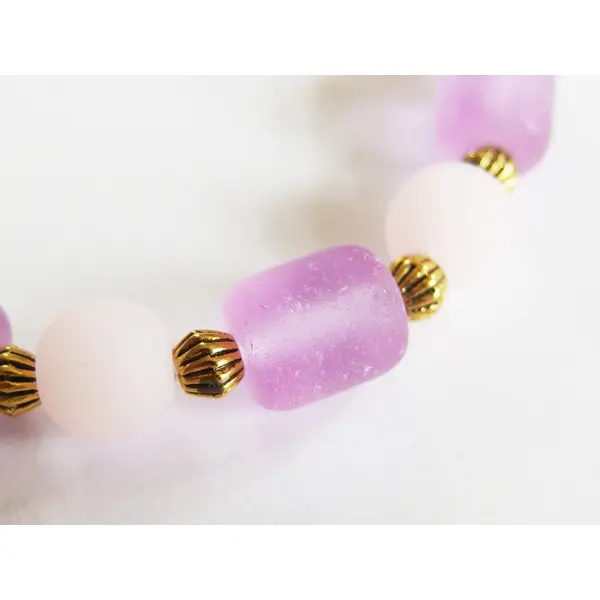 Bracelet boho chic perles verre givré dépoli parme rose