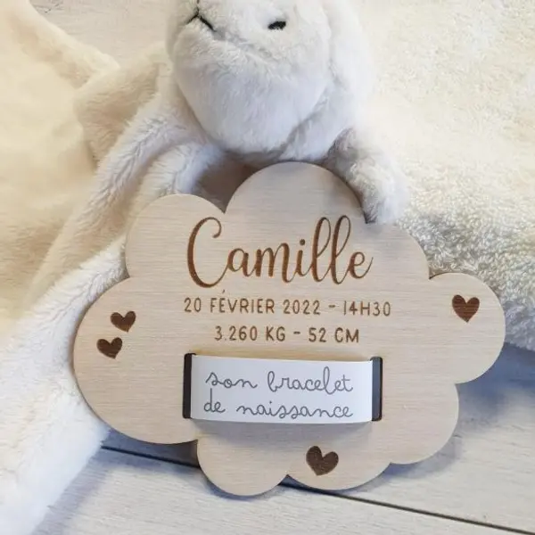 Plaque nuage en bois bois gravée Souvenir de naissance bracelet