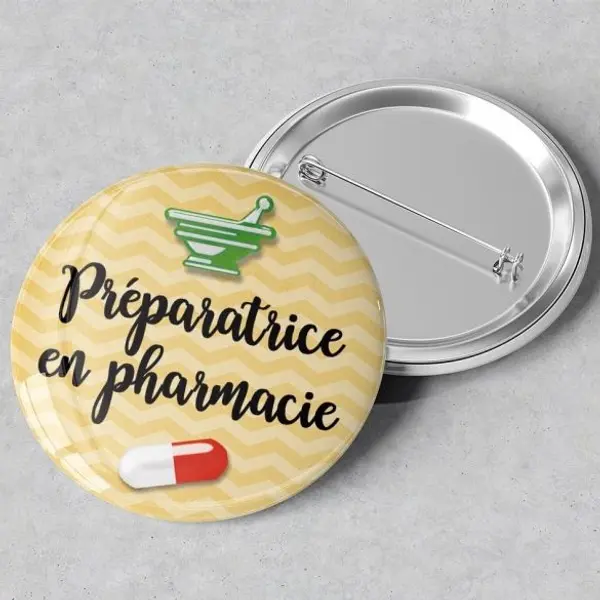 Badge Préparatrice en pharmacie à épingle fond jaune