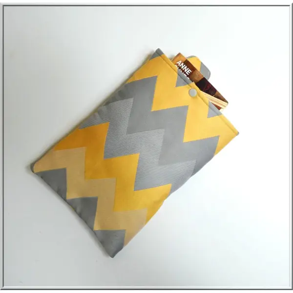 Pochette pour livre de poche avec son marque page assorti