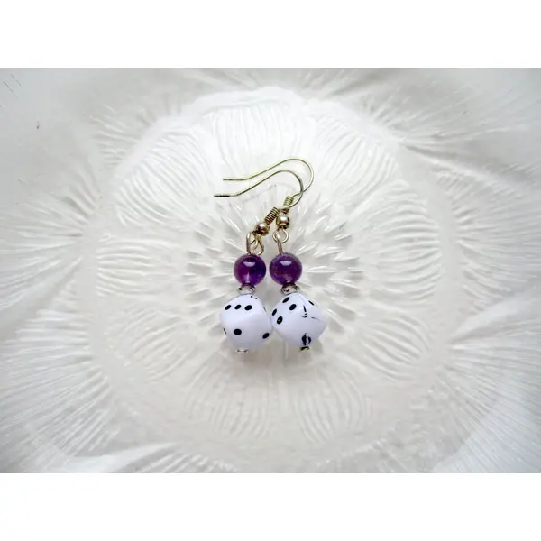 Ensemble de boucles d'oreilles pendant à perles en forme de dés. oreilles percées. personnalisable clips