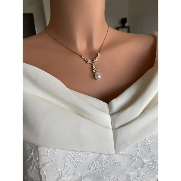 Collier de dos mariage perles et cristaux – bijou de mariée élégant -estilo