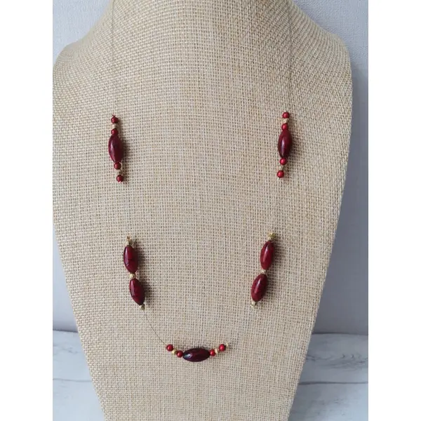 Collier perles en verre bordeaux et doré