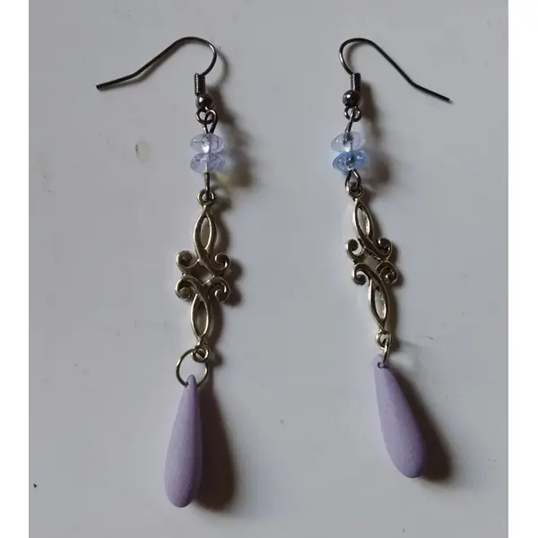 Lavande...boucles d’oreilles longilignes, élégantes, création artisanale unique