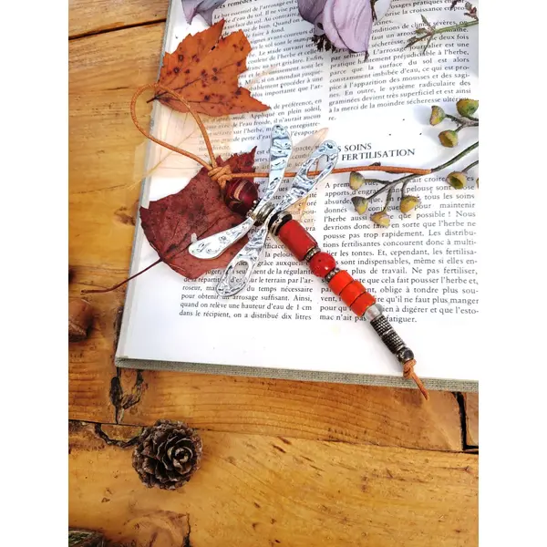 La libellule camille : pendentif, bijou de sac , petit grigri ... . à vous de choisir .... !!!