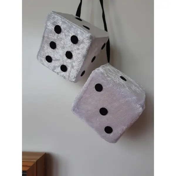 Fuzzy dices blanc