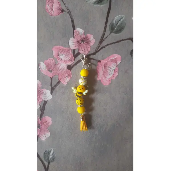 Porte clé fait main en perles avec abeille