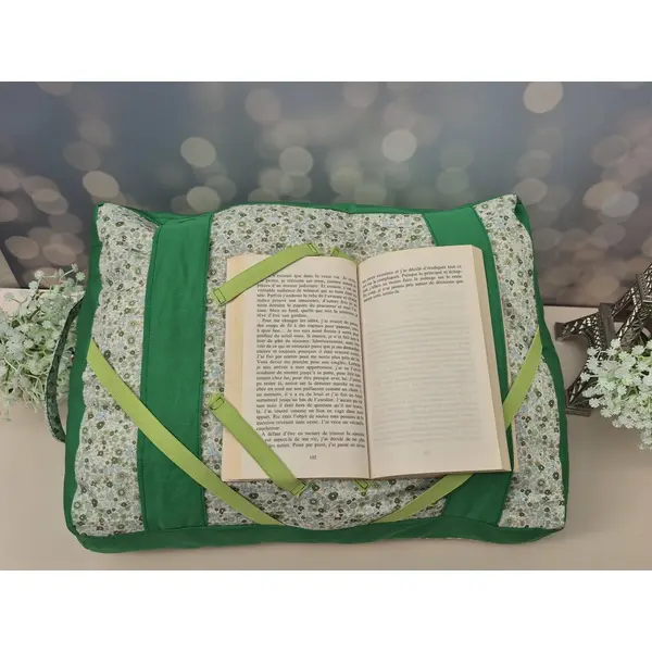 Coussin de lecture personnalisé brodé – support livre mains libres – coussin repose livre - liseuse - poche – cadeau lecteur